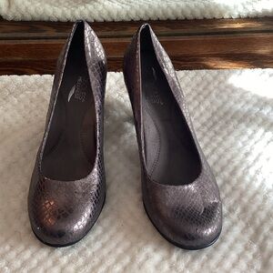 AEROSOLES Metallic Textured Heels
